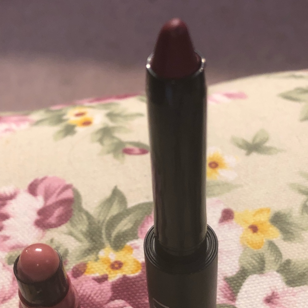 BNIB trestique matte color + lip balm